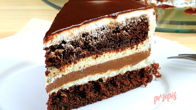 Przepis Pyszny tort czekoladowy z mascarpone