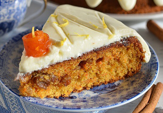 Przepis Zdrowszy deser - tort marchewkowy z polewą cytrynową