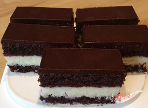 Przepis Kokosowe ciasto z polewą czekoladową