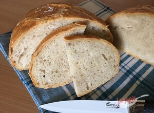 Przepis Extra delikatny chleb z proporcją w kubkach, nawet dla początkujących, wystarczy go wymieszać drewnianą łyżką