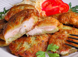 Przepis Mięso z kurczaka w placku ziemniaczanym i sałatka Coleslaw