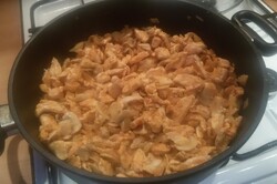 Przygotowanie przepisu Piersi z kurczaka na pieczarkach z ryżem, krok 4
