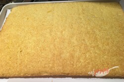 Przygotowanie przepisu Kremowe brzoskwiniowe ciasto z biszkoptami, krok 5