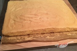 Przygotowanie przepisu Kremowe brzoskwiniowe ciasto z biszkoptami, krok 4