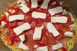 Przygotowanie przepisu Pizza z cukinii z serem mozzarella i bez mąki, krok 7
