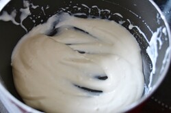 Przygotowanie przepisu Truskawkowy tort bez pieczenia, krok 4