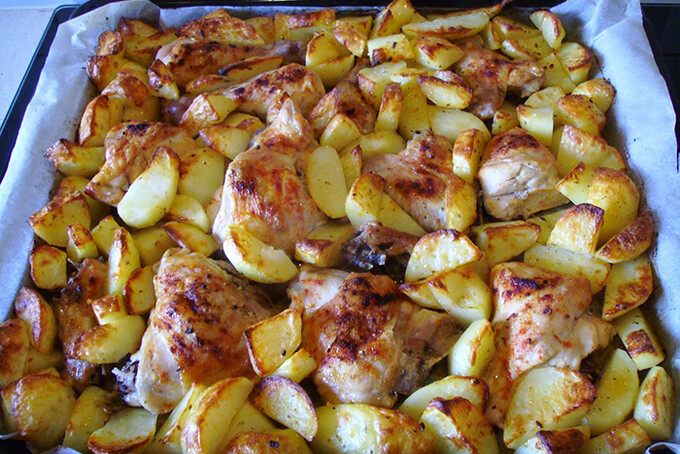 Przepis Pieczony kurczak z ziemniakami 2 w 1