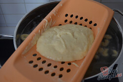 Przygotowanie przepisu Śmietanowy gulasz wieprzowy z kluseczkami, krok 4