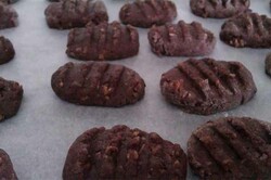 Przygotowanie przepisu Domowe ciasteczka kakaowe, krok 6