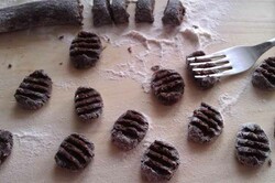 Przygotowanie przepisu Domowe ciasteczka kakaowe, krok 4