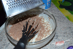 Przygotowanie przepisu Bananowe ciasto z wiórkami czekoladowymi, krok 6