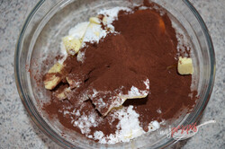 Przygotowanie przepisu Kruchutkie kakaowe herbatniki z wysokiej jakości kremem maślanym, krok 1