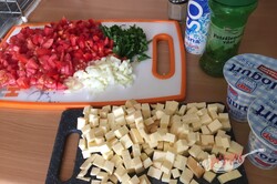 Przygotowanie przepisu Sałatka makaronowa z serem cheddar, krok 3