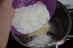 Przygotowanie przepisu Świąteczne kokosowe kuleczki bez pieczenia, które zrobisz w pół godzinki, krok 2