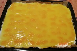 Przygotowanie przepisu Intensywnie kolorowe ciasto ze śmietaną i mandarynkami, krok 4