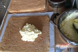 Przygotowanie przepisu Doskonałe miodowo ponczowe ciasto z kremem waniliowym, krok 6