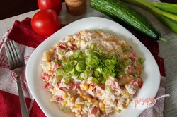 Przygotowanie przepisu Świeża sałatka ryżowa z warzywami i jogurtem naturalnym, krok 1